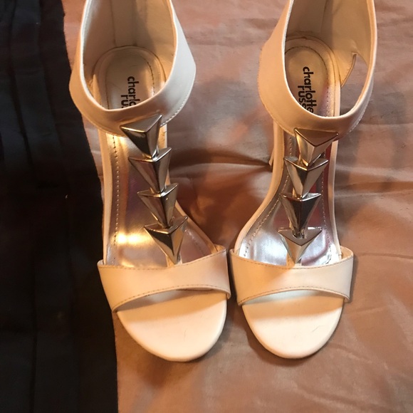 Pretty white heels! - Picture 1 of 3